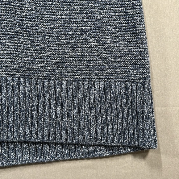 Everlane The Link-Stitch Relaxed Fit V-Neck Knit Sweater; Heathered Blue - Large - Picture 7 of 13
